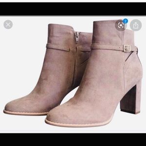 Nana republic vegan beige heeled boots